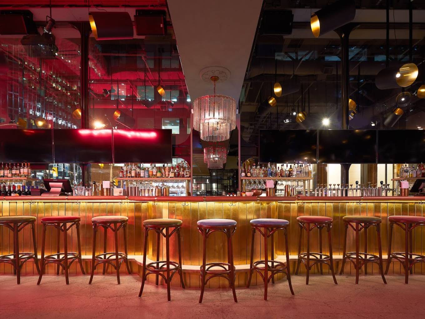 Pub construction in Toronto